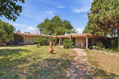 /international/us/150-reed-lane-corrales-nm-110108441367/