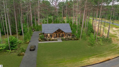 /international/us/1508-cascade-trail-traverse-city-mi-110100613782/