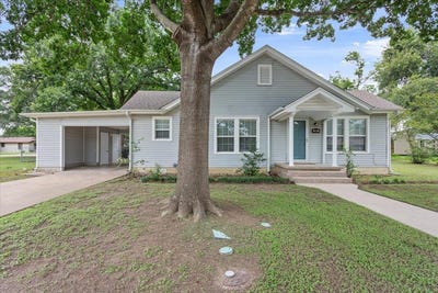 /international/us/1607-n-harding-ave-cameron-tx-110108663780/