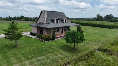/international/us/17327-bucktail-lane-moravia-ia-110098835136/