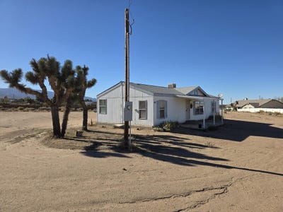 /international/us/9572-smith-road-phelan-ca-110103621756/