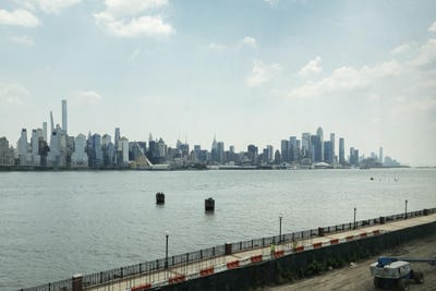 /international/us/8-avenue-at-port-imperial-west-new-york-nj-110110301205/