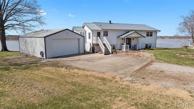 /international/us/25324-lyons-rd-road-carlyle-il-110098305345/