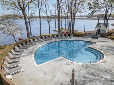 /international/us/329-northwest-drive-davidson-nc-110098453151/