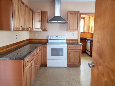 /international/us/40-e-barrows-street-cumberland-ri-110108539098/