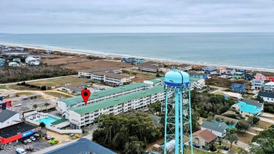 /international/us/105-se-58th-street-oak-island-nc-110106531387/