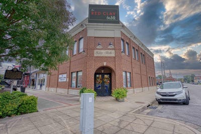 /international/us/300-n-montgomery-ave-sheffield-al-110073104961/?lang=en