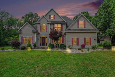 /international/us/3297-w-front-street-buchanan-mi-110108827203/