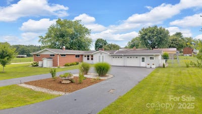 /international/us/10-moland-drive-etowah-nc-110101014502/?lang=zh-tw