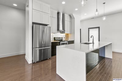 /international/us/819-s-31-street-omaha-ne-110100966671/
