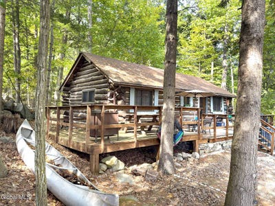 /international/us/74-christiana-court-lake-george-ny-110102978661/