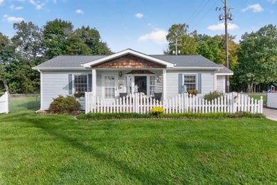 /international/us/216-e-third-street-onsted-mi-110120485776/