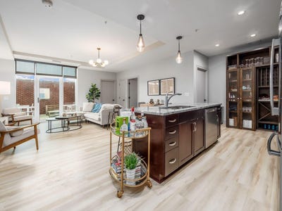 /international/us/1145-n-high-street-columbus-oh-110108823742/