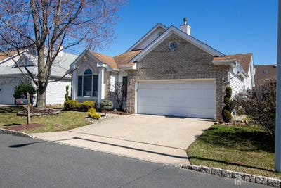 /international/us/9-brighton-court-monroe-nj-110106979221/