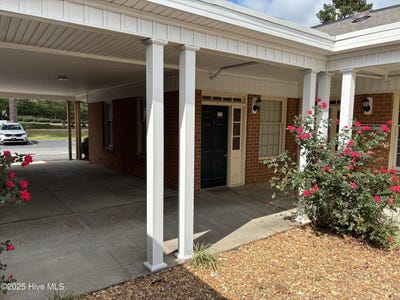 /international/us/1142-n-road-street-elizabeth-city-nc-110103296707/
