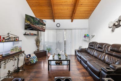 /international/us/8601-international-canoga-park-ca-110106550262/