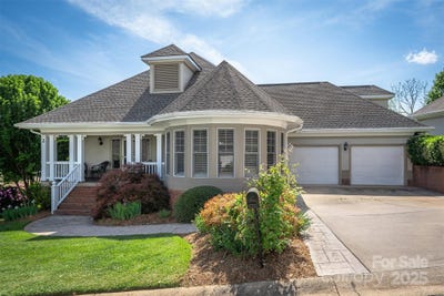 /international/us/2-creekside-way-asheville-nc-110099189398/