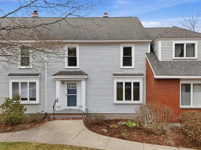 /international/us/4-mill-falls-road-pembroke-nh-110107337047/