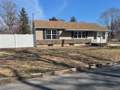 /international/us/159-alexander-avenue-holbrook-ny-110106555941/