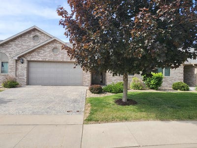 /international/us/2855-katrina-circle-dubuque-ia-110108478396/