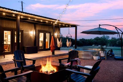 /international/us/849-w-live-oak-st-fredericksburg-tx-110103531201/