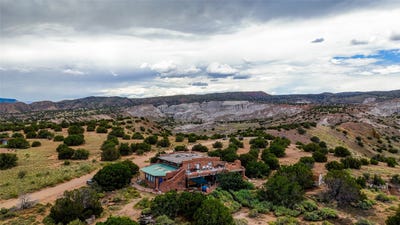 /international/us/66-county-road-159-abiquiu-nm-110101127217/