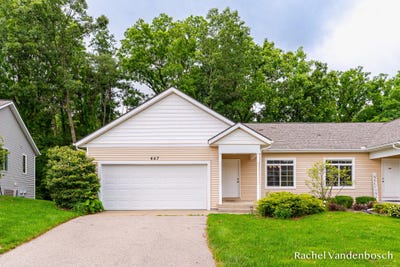 /international/us/657-wren-court-middleville-mi-110108979477/