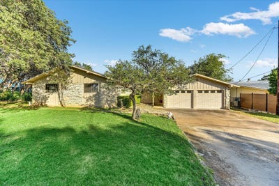 /international/us/1984-hilltop-dr-wimberley-tx-110108507265/