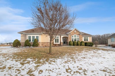 /international/us/581-royal-st-pats-drive-wrightstown-wi-110106701591/
