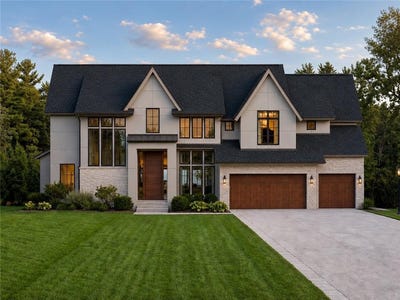 /international/us/19005-easton-road-deephaven-mn-110108886429/