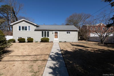 /international/us/341-manhattan-boulevard-islip-terrace-ny-110106495765/