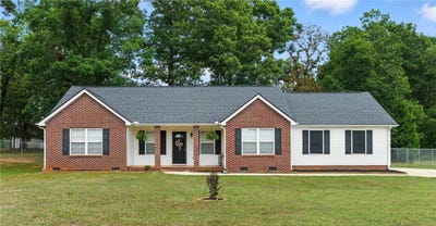 /international/us/221-sylvia-road-belton-sc-110101142257/