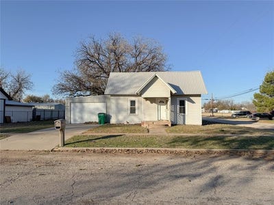 /international/us/611-n-stratton-street-seymour-tx-110096331825/