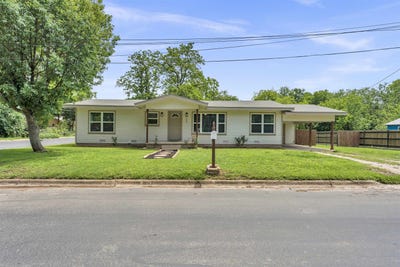 /international/us/209-e-live-oak-st-burnet-tx-110107681268/