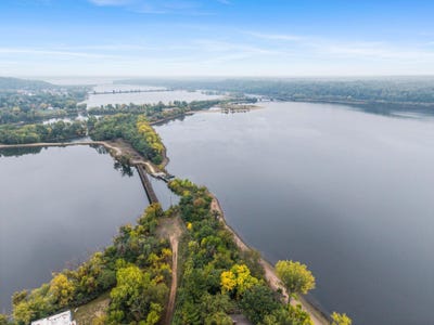 /international/us/215-eastbank-court-n-hudson-wi-110120454091/