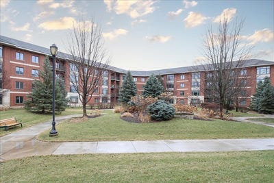 /international/us/855-e-22nd-street-lombard-il-110105838409/