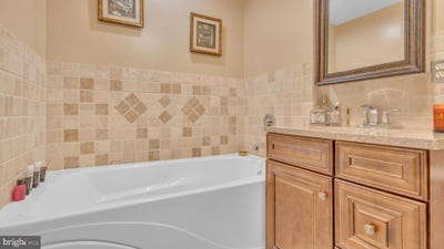 /international/us/89-plauderville-avenue-garfield-nj-110100382083/