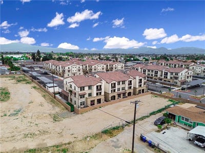 /international/us/0-acacia-rialto-ca-110099168565/