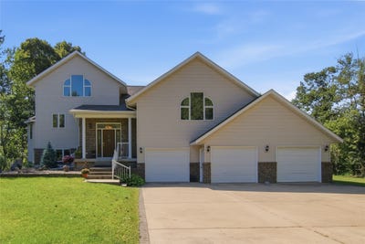 /international/us/3108-109th-street-chippewa-falls-wi-110119899060/