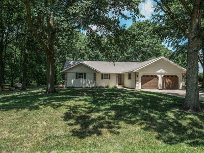 /international/us/26-n-deer-lake-villa-grove-il-110100844969/