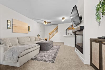 /international/us/1311-se-delaware-avenue-ankeny-ia-110106696885/