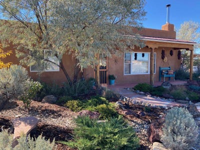 /international/us/57-camino-de-los-arroyos-ranchos-de-taos-nm-110120666076/