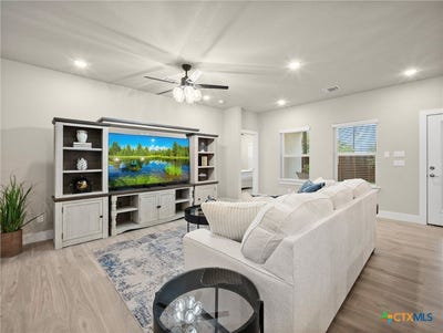 /international/us/5338-howard-street-san-antonio-tx-110102582469/