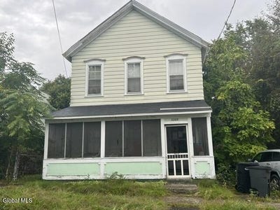 /international/us/2209-12th-street-troy-ny-110110356876/