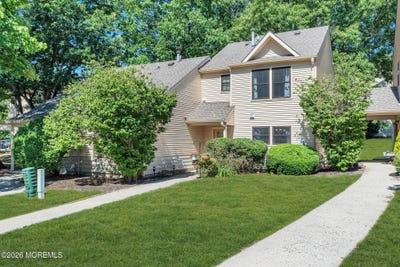 /international/us/81-whispering-oaks-way-jackson-nj-110108571830/