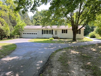 /international/us/7260-childsdale-avenue-ne-rockford-mi-110109208943/