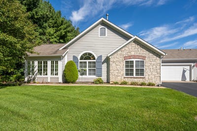 /international/us/2848-villa-lane-benton-harbor-mi-110110275817/