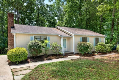/international/us/117-trappers-run-drive-cary-nc-110108379240/