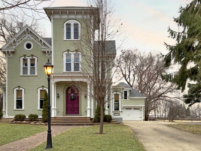 /international/us/629-e-locust-street-lanark-il-110105836579/