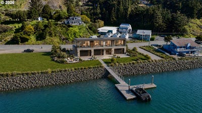 /international/us/wedderburn-loop-goldbeach-or-110109986118/